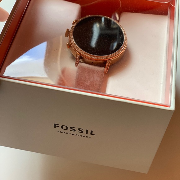 Smartwatch Fossil NWT new with box main image 6
